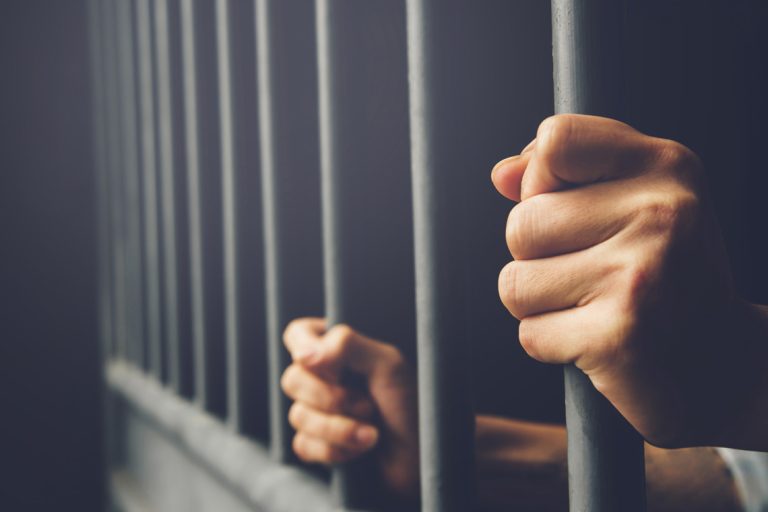 Can felons leave the country and enter another country or region?